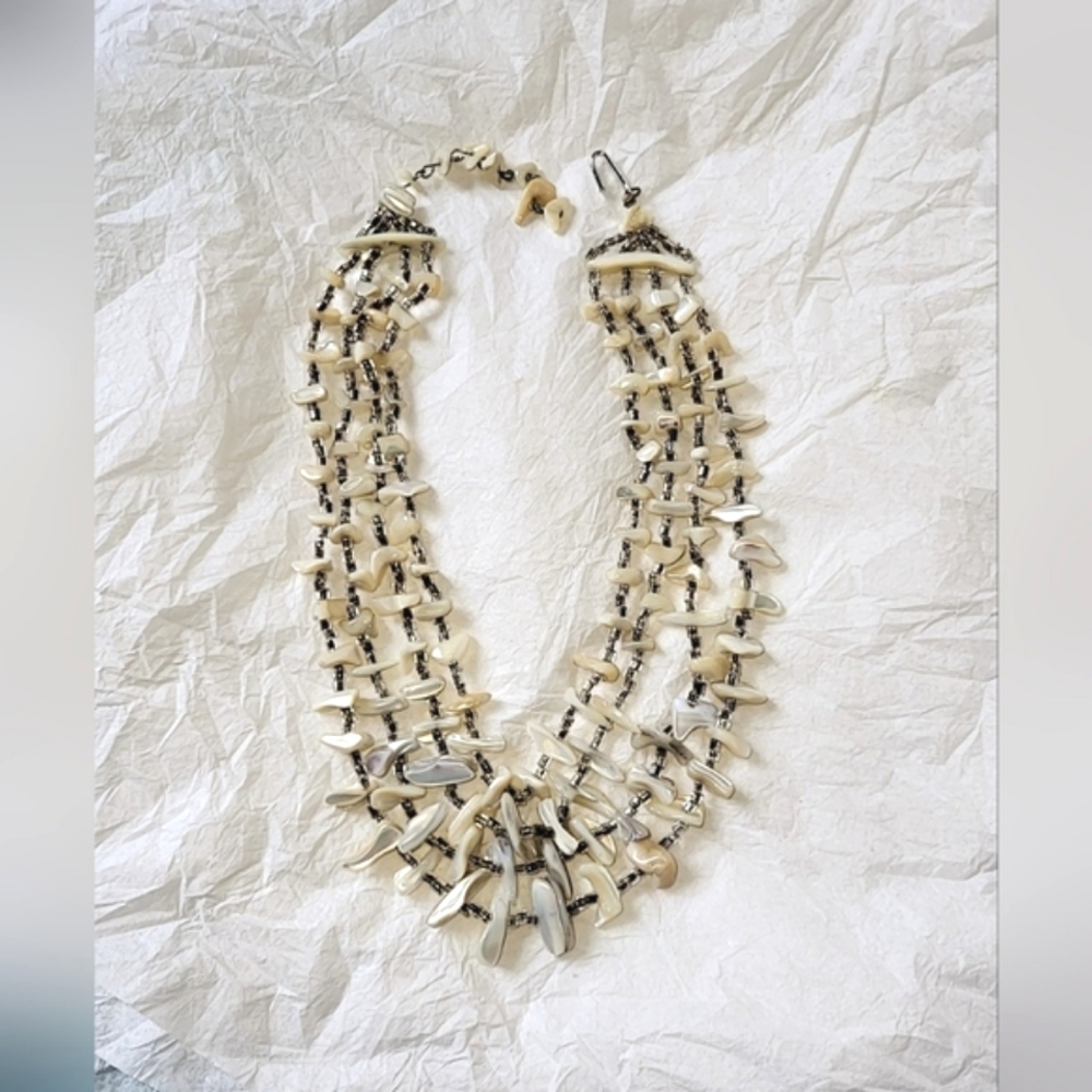 MOTHER OF PEARL FOUR-STRAND VINTAGE NECKLACE - HANDMADE IN JAPAN - Picture 6 of 6